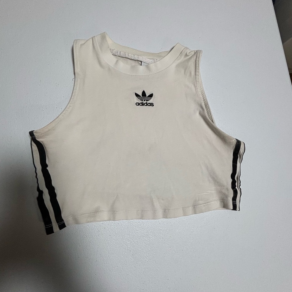 Cropped adidas shirt